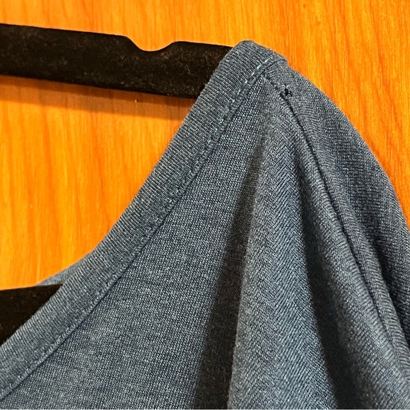 Nike Dri Fit Womens S Top Short Sleeve Side Slits Workout Activewear Blue - Picture 10 of 13